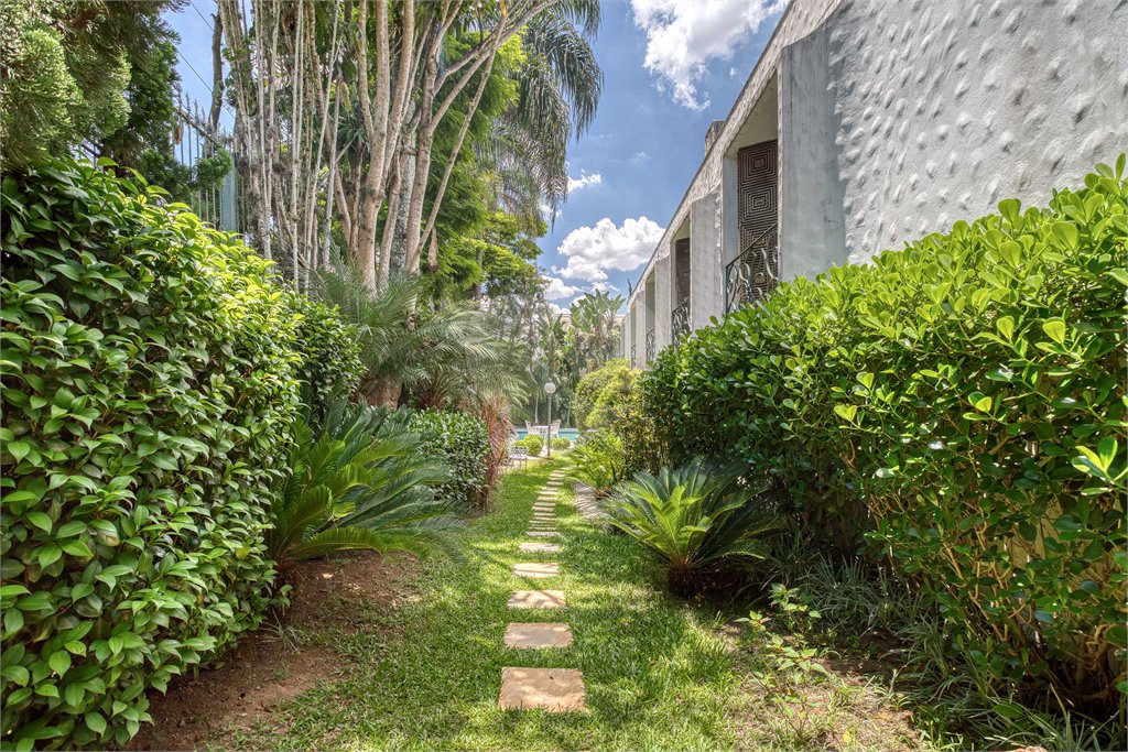 Casa Térrea à venda com 4 suítes em Jardim Cordeiro, São Paulo, SP