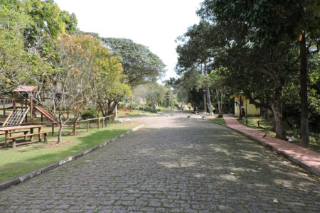Casa à venda com 4 quartos, sendo 2 suítes,  no condomínio Granja Vianna II, Cotia - SP