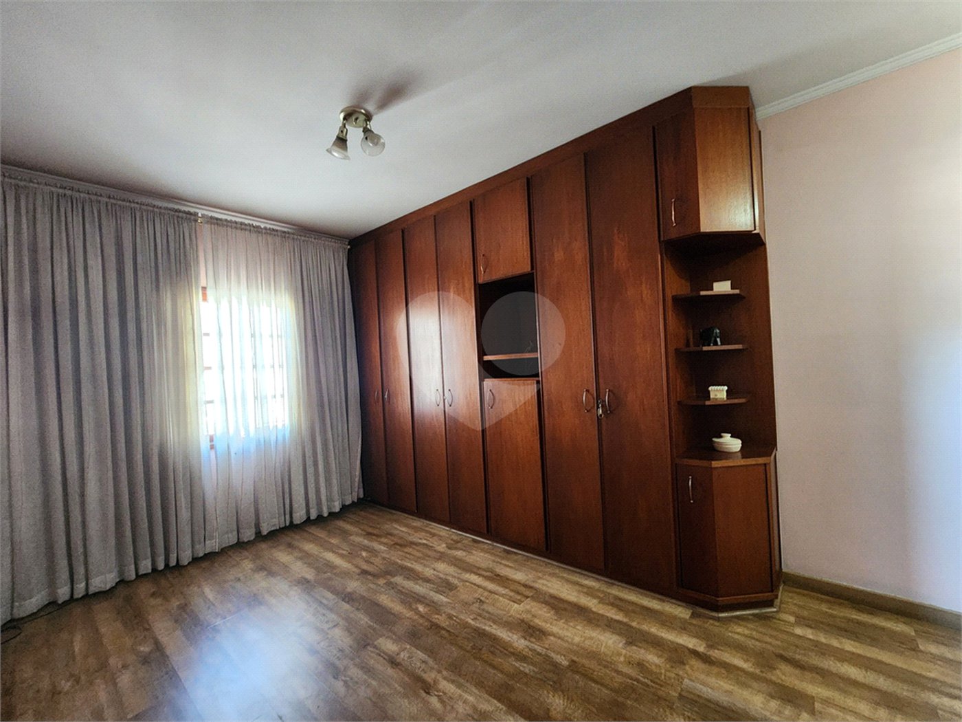 Sobrado à venda com 3 quartos, sendo 1 suíte,  em Vila Constança, São Paulo, SP