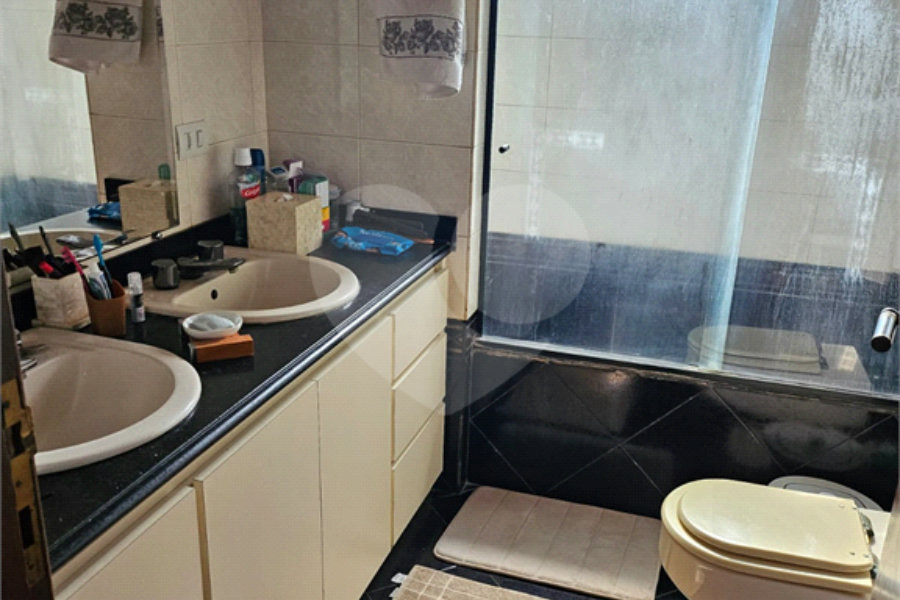 Casa à venda com 4 quartos, sendo 3 suítes, no condomínio Residncial Euroville, Carapicuíba - SP