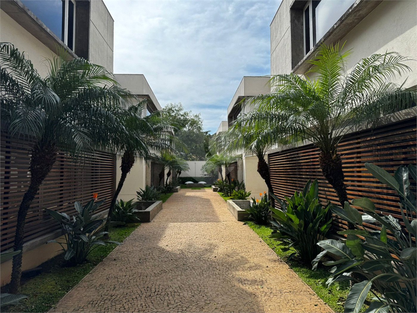 Casa à venda com 4 quartos, sendo 3 suítes, no condomínio Tao, São Paulo - SP