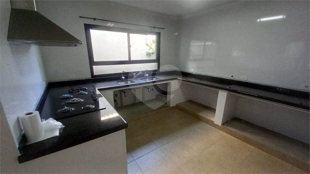 Sobrado à venda com 4 quartos, sendo 2 suítes, em Tremembé, São Paulo, SP