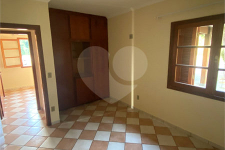 Casa à venda com 3 quartos, sendo 1 suíte, no condomínio Estância Marambaia, Vinhedo - SP