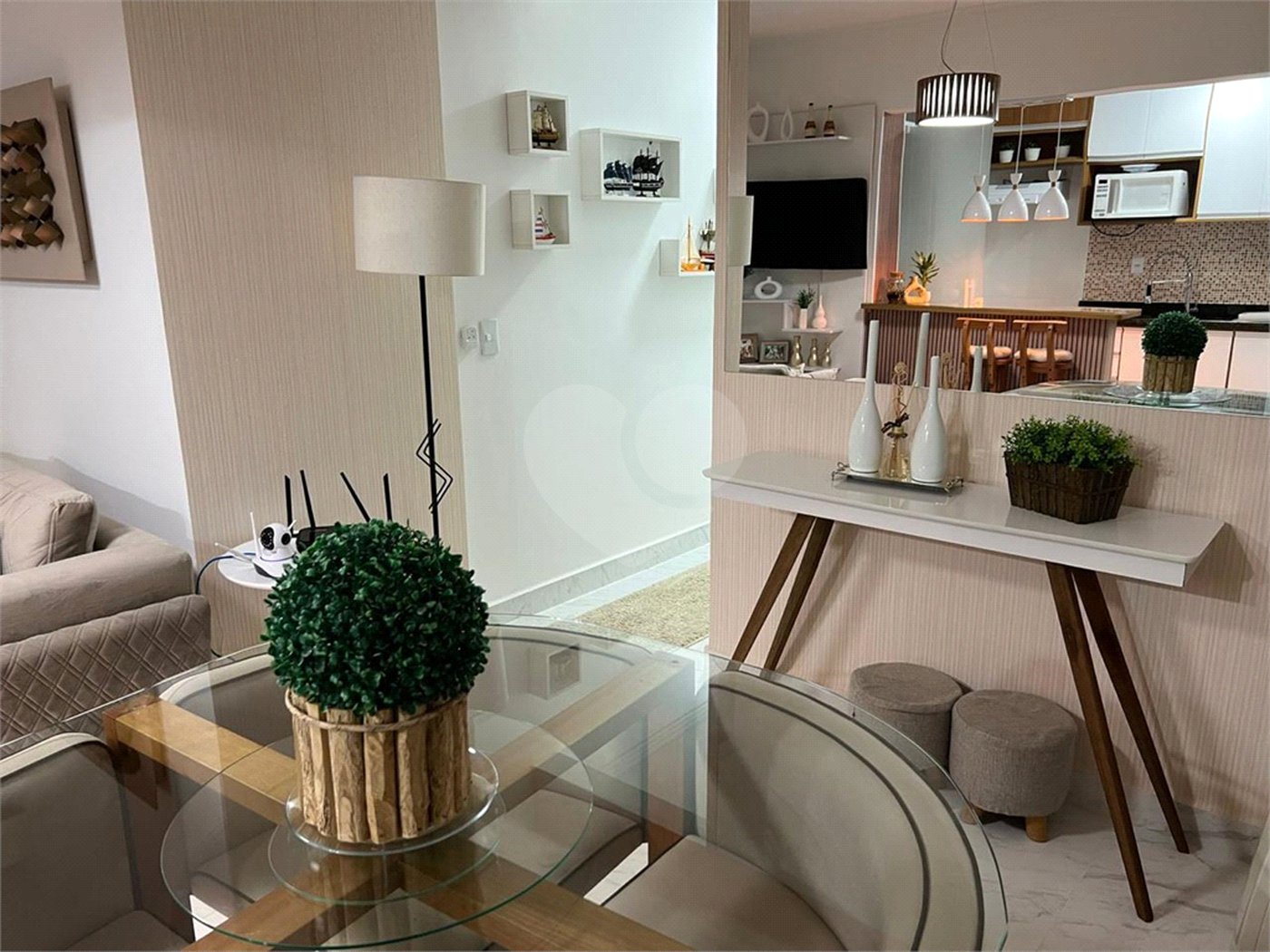Apartamento à venda com 2 quartos, sendo 1 suíte, no Centro, Mongaguá, SP