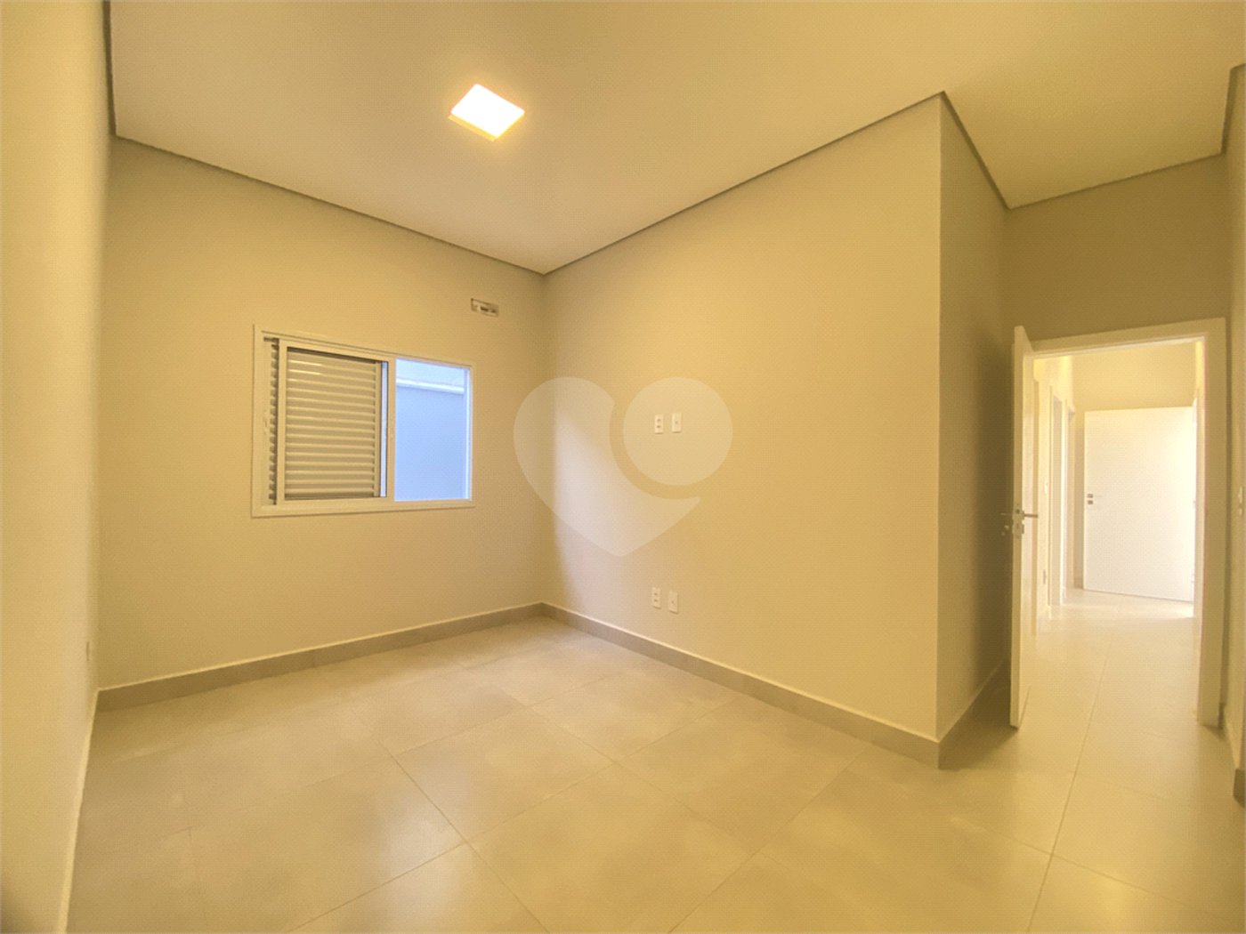 Casa à venda com 3 quartos, sendo 1 suíte, no condomínio Reserva Central Parque, Salto - SP