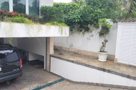 Casa à venda com 4 quartos, sendo 2 suítes, no condomínio Crystal Lake, Rio de Janeiro - RJ