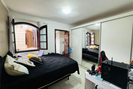 Casa à venda com 4 quartos, sendo 2 suítes, em Parque Santo Antônio, Guarulhos, SP