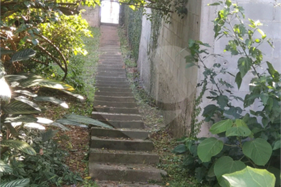 Casa à venda com 5 quartos, sendo 3 suítes, no condomínio Alpes da Cantareira, Mairiporã - SP