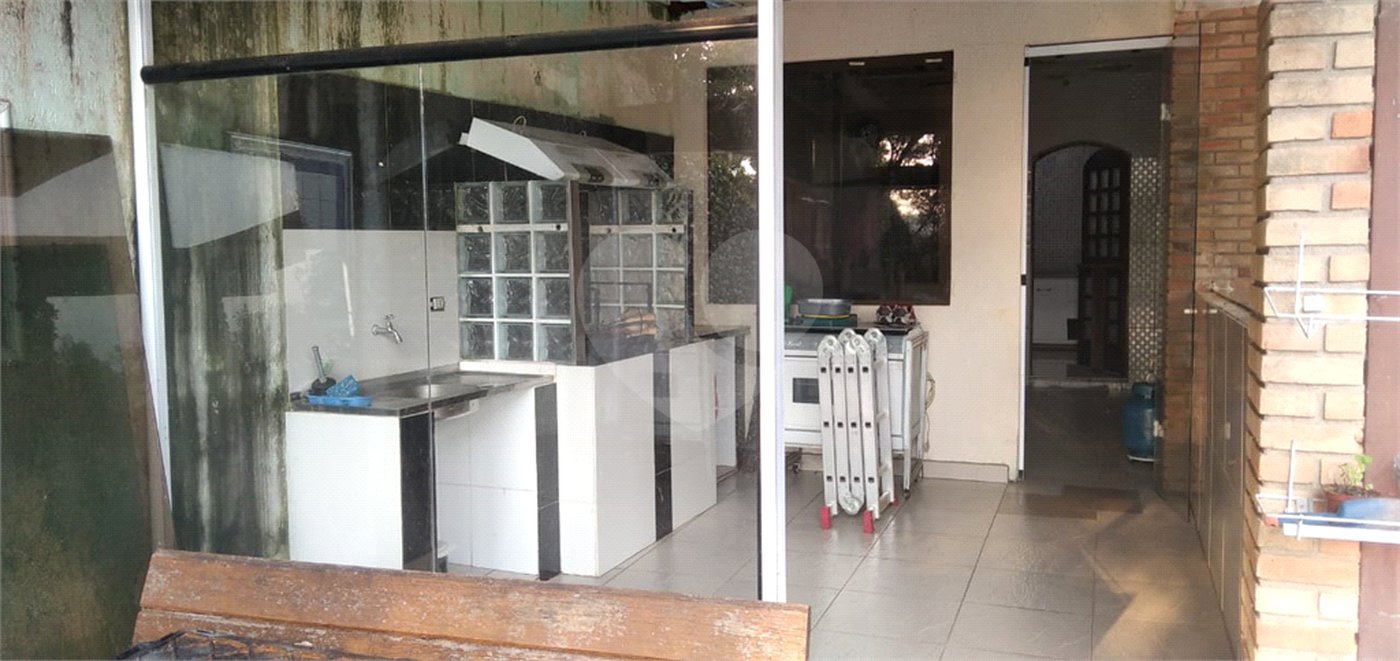 Casa à venda com 6 quartos, sendo 1 suíte, no condomínio Associação Reserva das Hortênsias, Mairiporã - SP