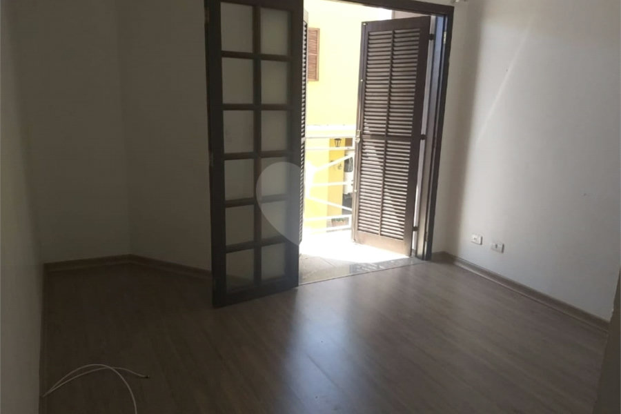Casa à venda com 3 quartos, sendo 1 suíte,  no condomínio Primavera, São Paulo - SP
