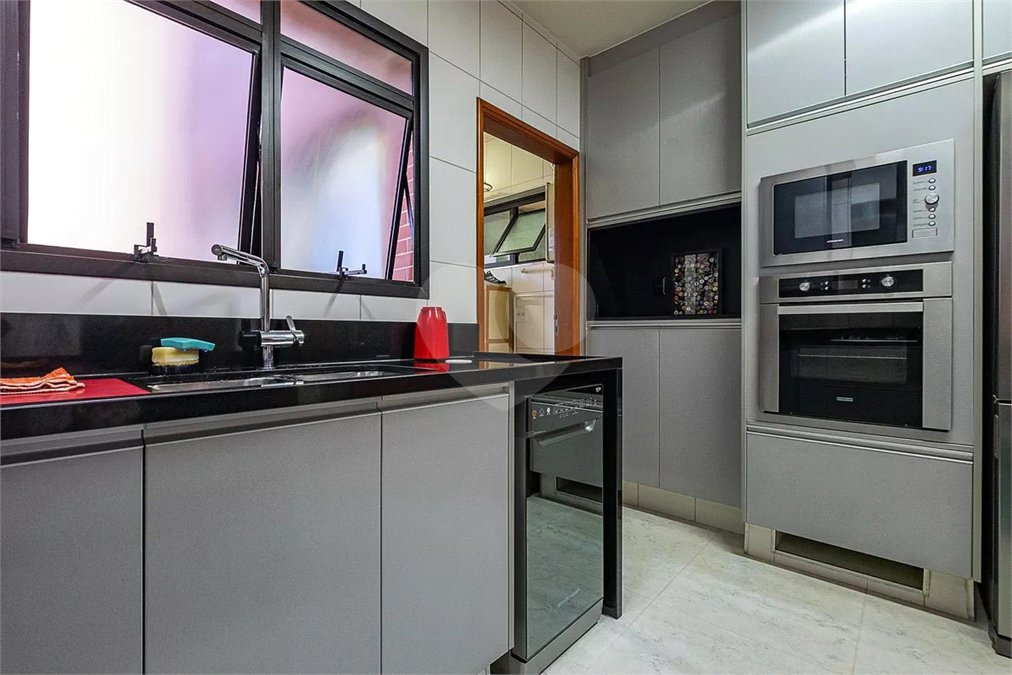 Apartamento à venda com 3 quartos, sendo 1 suíte, em Jardim das Bandeiras, São Paulo, SP