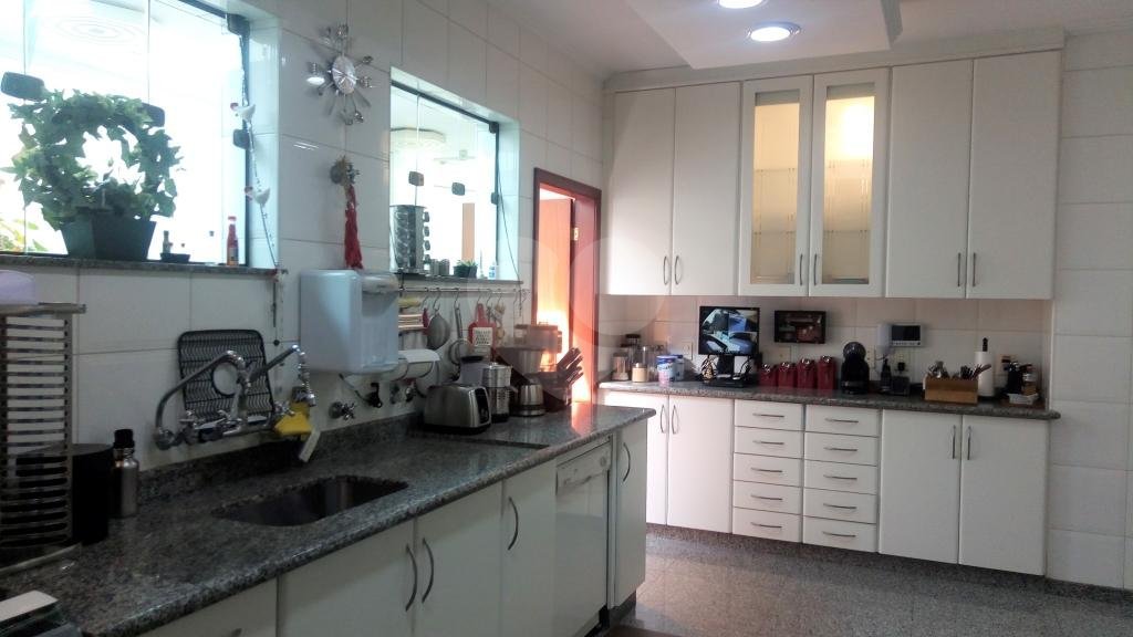 Sobrado à venda com 7 quartos, sendo 6 suítes, em Jardim Franca, São Paulo, SP