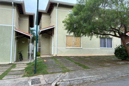 Sobrado à venda com 3 quartos em Jardim Petrópolis, Cotia, SP