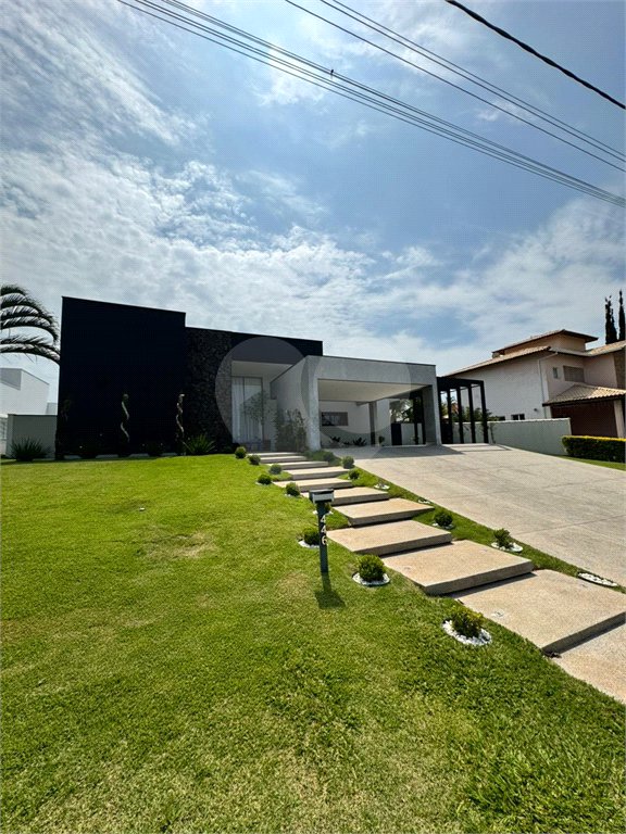 Casa à venda com 4 quartos, sendo 3 suítes, no condomínio Vilagio Ipanema 1, Araçoiaba da Serra - SP