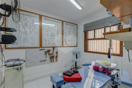 Casa Térrea à venda com 4 quartos, sendo 3 suítes, em Interlagos, São Paulo, SP
