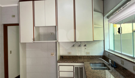 Sobrado à venda com 3 quartos, sendo 1 suíte,  em Chácara Santo Antônio, São Paulo, SP