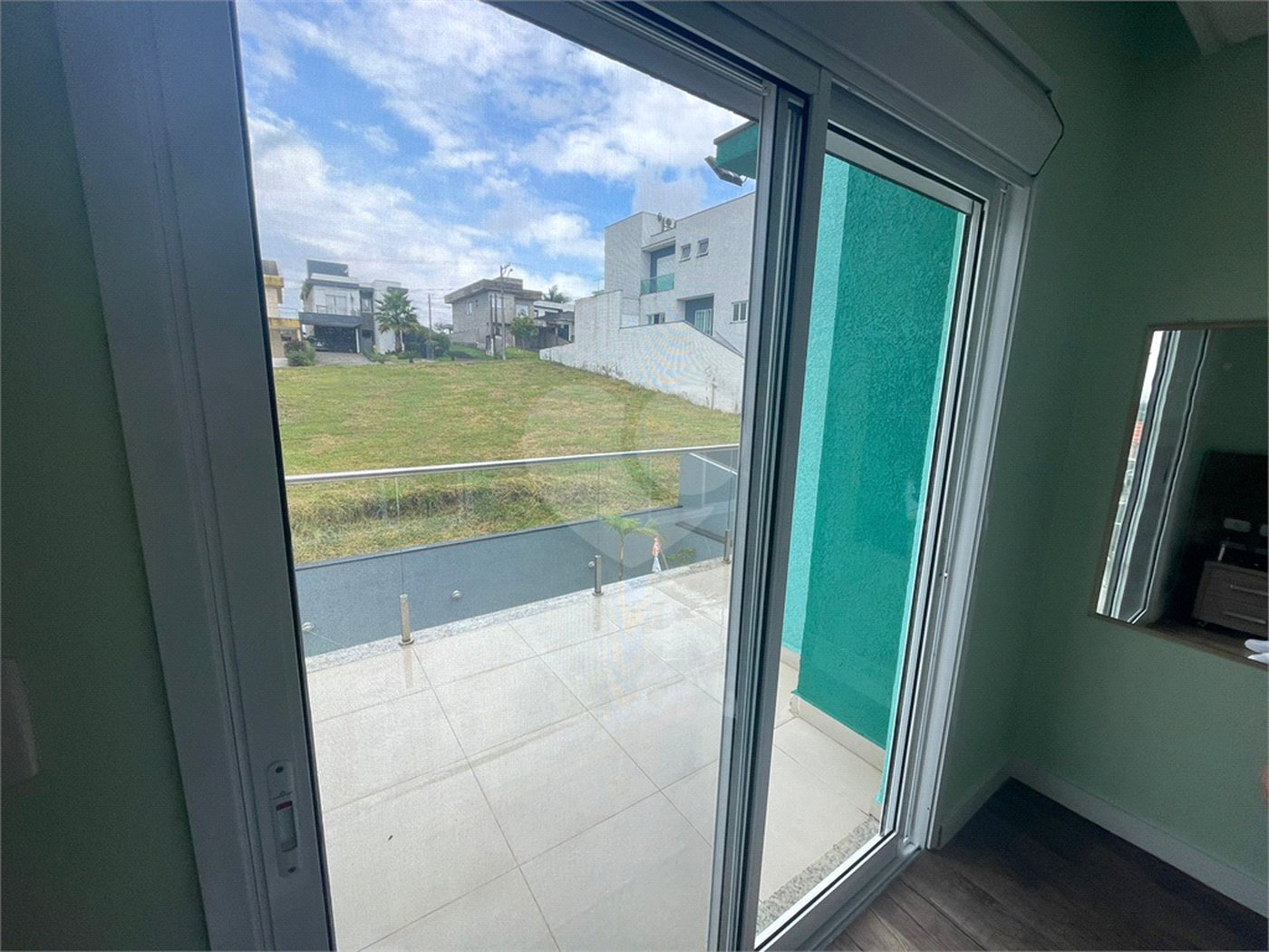 Casa à venda com 1 quarto, sendo 3 suítes, no condomínio Aruã Brisas I, Mogi das Cruzes - SP