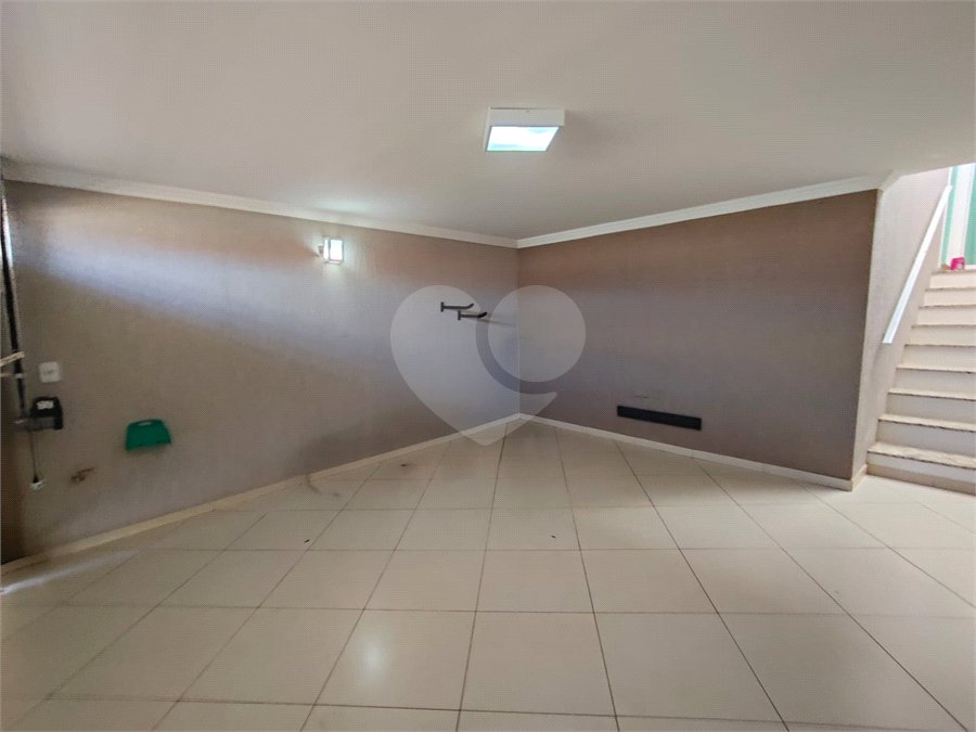 Sobrado à venda ou para alugar com 3 quartos, sendo 1 suíte,  em Jardim Itália, Itapetininga, SP