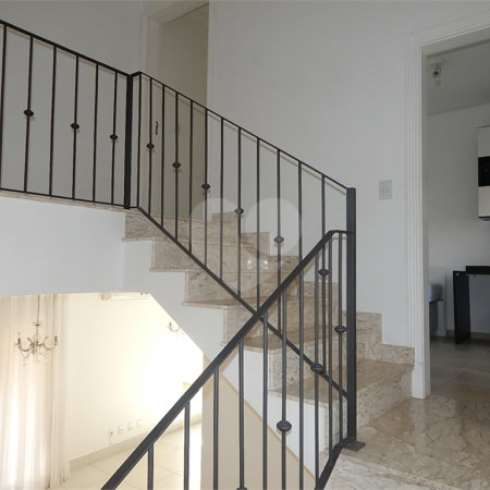Casa à venda com 3 suítes no condomínio Recanto dos Paturis, Vinhedo - SP