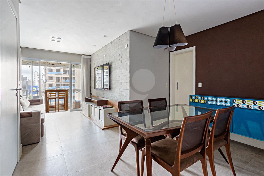 Apartamento à venda com 3 quartos, sendo 1 suíte,  em Jardim das Acácias, São Paulo, SP