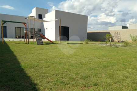 Casa à venda com 3 quartos, sendo 1 suíte, no condomínio Village Ipanema Ii, Araçoiaba da Serra - SP