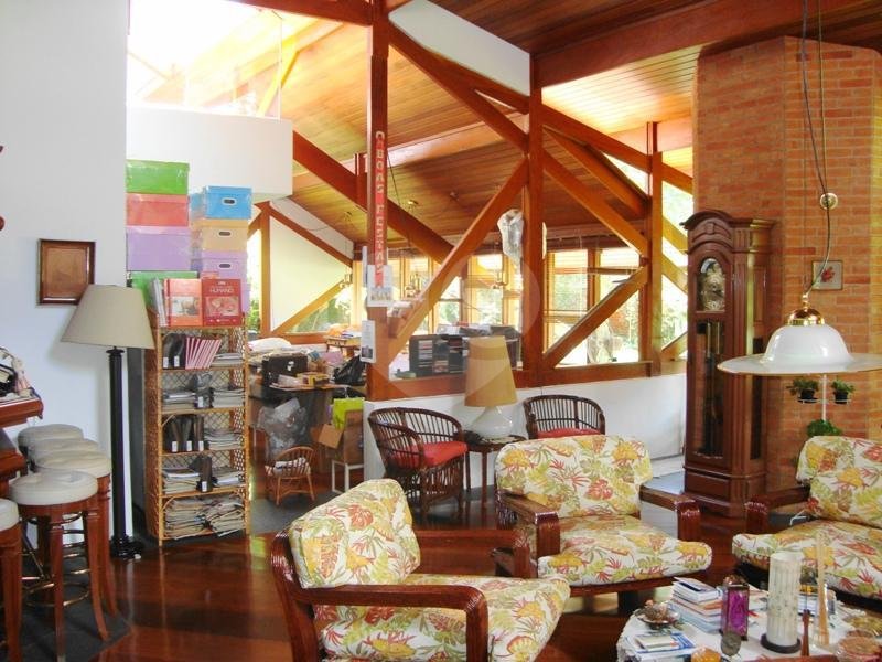 Sobrado à venda com 4 quartos, sendo 2 suítes, em Tremembé, São Paulo, SP