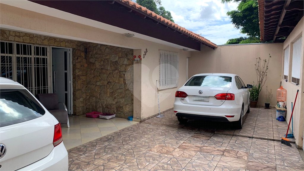 Casa Térrea à venda com 3 quartos no Centro, Poá, SP