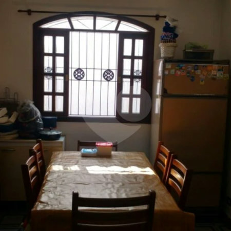 Sobrado à venda com 4 quartos, sendo 1 suíte, em Vila Vitório Mazzei, São Paulo, SP