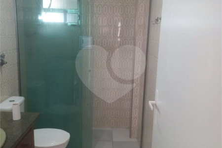 Apartamento no Paraiso, com 2 dormitórios, 02 banheiros, sala estar e jantar,