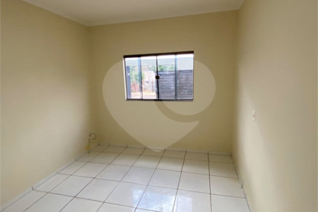 Casa para alugar com 3 quartos, sendo 1 suíte, em Parque das Aroeiras, Ponta Porã, MS