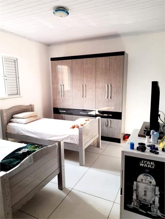 Casa à venda com 4 quartos, sendo 1 suíte, em Jardim Altos do Itavuvu, Sorocaba, SP