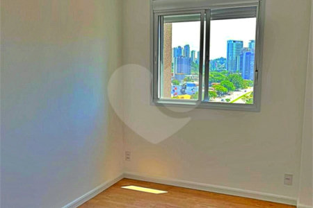 Apartamento à venda com 3 quartos, sendo 1 suíte,  em Jardim Caravelas, São Paulo, SP