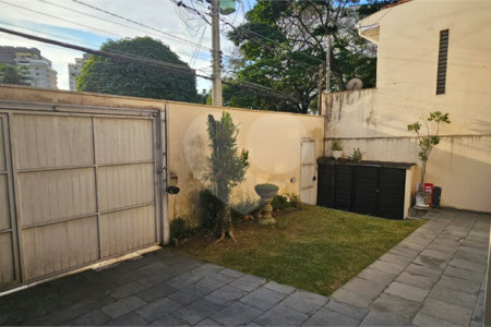 Sobrado à venda ou para alugar com 3 quartos, sendo 1 suíte,  em Indianópolis, São Paulo, SP
