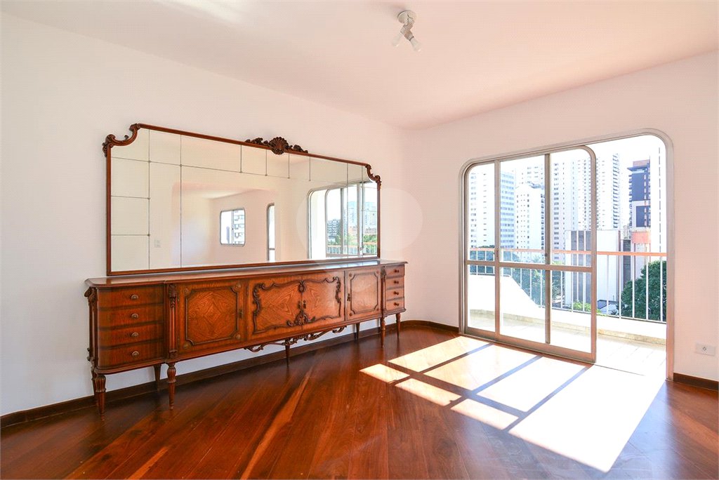 Apartamento à venda com 4 quartos, sendo 2 suítes,  em Brooklin Paulista, São Paulo, SP