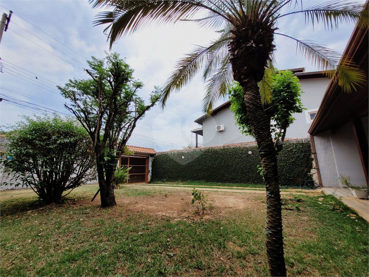 Sobrado à venda com 4 quartos, sendo 1 suíte, em Jardim Regina, Indaiatuba, SP
