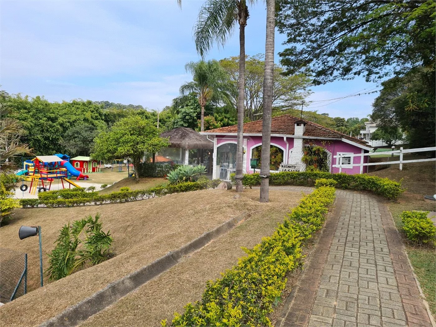 Casa à venda ou para alugar com 3 suítes no condomínio Vinhas da Vista Alegre - Lado Café, Vinhedo - SP