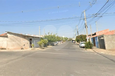 Casa com edícula no Abdelnur.