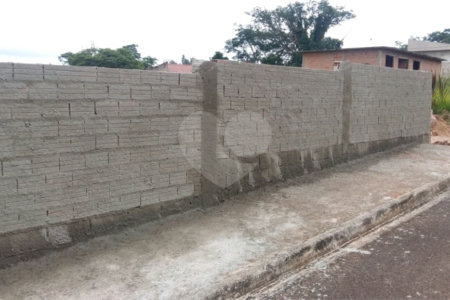 Terreno com 548,00 m² de área total.