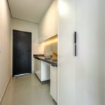 Casa Térrea – Condomínio Maria Cândida - 300 m² de terreno - 212 m² de área construída - 4 vagas de garagem, sendo 2 cobertas - Sala de jantar e estar integradas, com pé-direito duplo e cortina - 3 suítes com ar-condicionado, sendo 1 master com closet – planejado – Roupeiro – Escritório - Cozinha