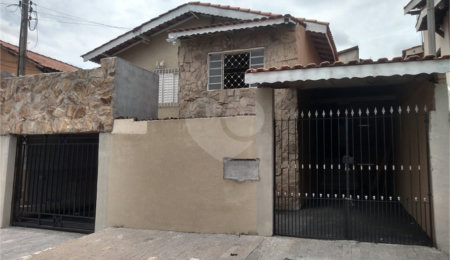 Casa Térrea à venda com 3 quartos em Jardim Alvinópolis, Atibaia, SP