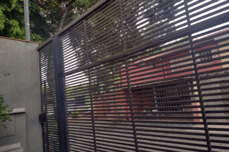 Casa à venda ou para alugar com 3 quartos, sendo 2 suítes, em Jardim Trussardi, São Paulo, SP