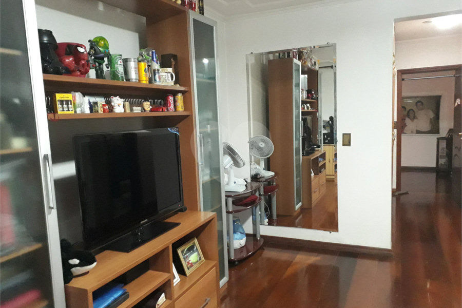 Mansão em condomínio, com 6 suites, e vagas para 15 autos....