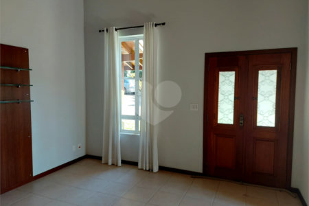 Casa charmosa e elegante localizada no deslumbrante Condomínio Villagio Capriccio Louveira SP