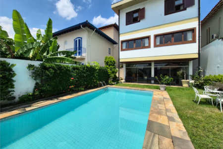 Casa de Vila à venda ou para alugar com 4 quartos, sendo 2 suítes, em Jardim Leonor, São Paulo, SP