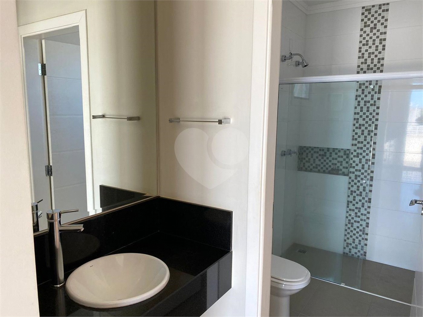 Casa à Venda de 4 dormitórios suítes em São Carlos, no Condomínio Damha I