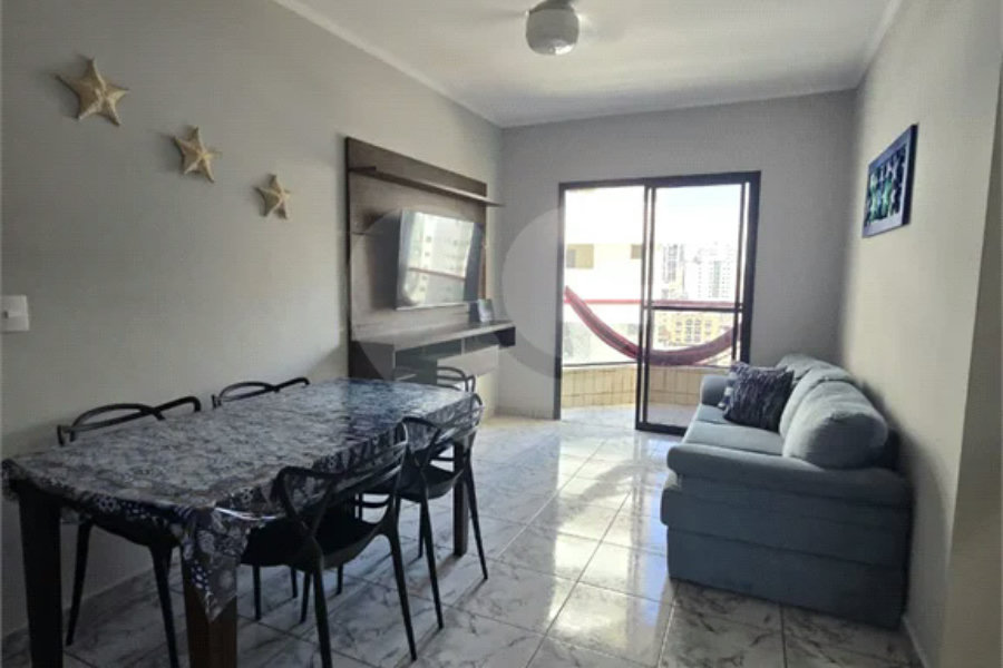 Belíssimo apartamento recém reformado na Praia Grande.