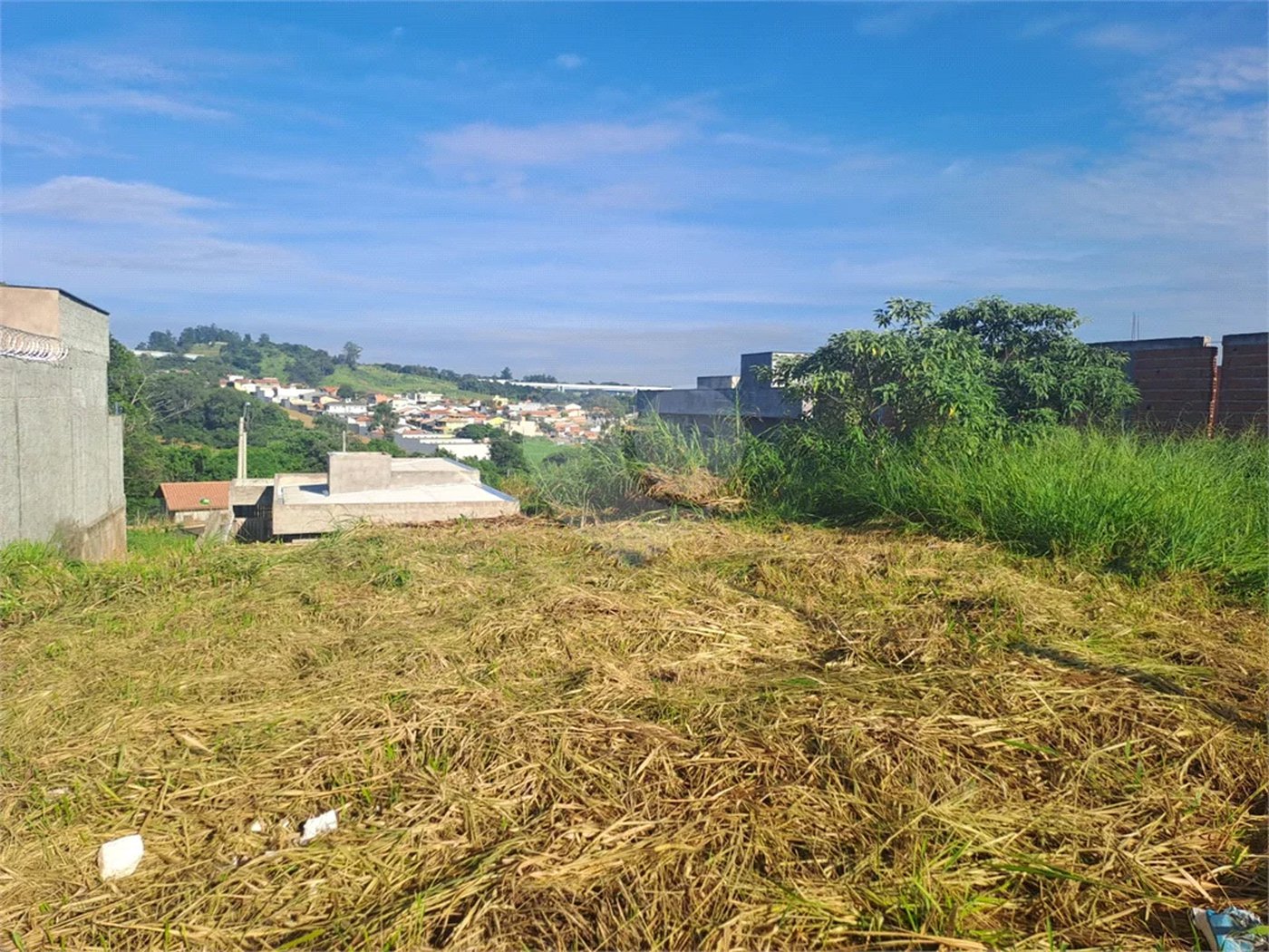 Terreno de 274 metros - Próximo ao Centro de Louveira