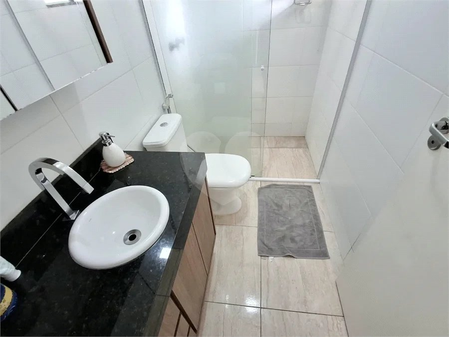 Casa à venda com 3 quartos, sendo 1 suíte, no condomínio Vila Arnoni, São Paulo - SP