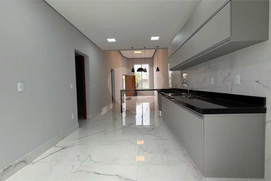 Casa à venda ou para alugar com 3 quartos, sendo 1 suíte,  no condomínio Residencial Mônaco, Piracicaba - SP