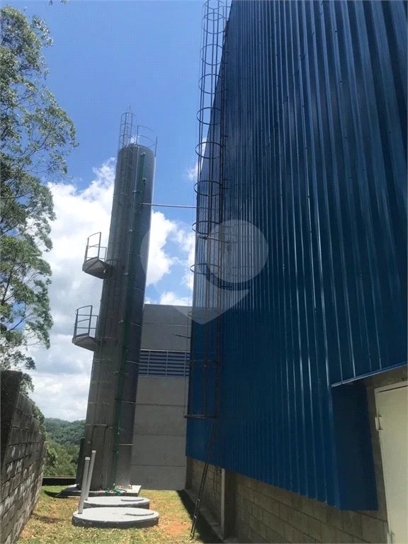 Galpão industrial com renda à venda em Cotia